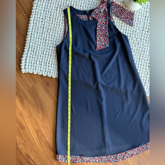 Tahari ASL Navy and Red Floral Side Neck Bow Shift Dress 2 - Picture 5 of 16